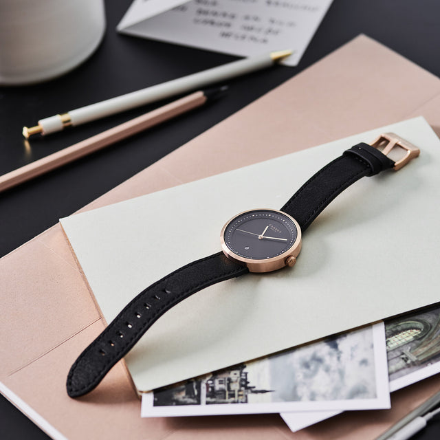 MNA 2042 wristwatch with interchangeable strap