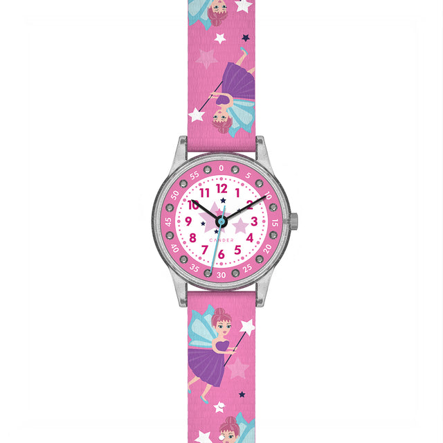 Eine Kinder-Armbanduhr mit einem pinkem Stoffarmband, auf dem zauberhafte Feen abgebildet sind. Das transparente Gehäuse hat ein Glitzereffekt. Auf dem Ziffernblatt befinden sich kleine Schmucksteine. Die großen Zahlen sind auf dem pinkaa- weißem Ziffernblatt sehr gut ablesbar.