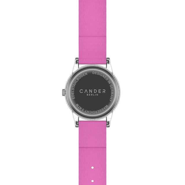 Eine Kinder-Armbanduhr mit einem pinkem Stoffarmband, auf dem zauberhafte Feen abgebildet sind. Das transparente Gehäuse hat ein Glitzereffekt. Auf dem Ziffernblatt befinden sich kleine Schmucksteine. Die großen Zahlen sind auf dem pinkaa- weißem Ziffernblatt sehr gut ablesbar.