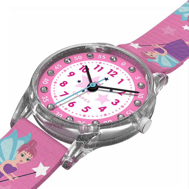 Eine Kinder-Armbanduhr mit einem pinkem Stoffarmband, auf dem zauberhafte Feen abgebildet sind. Das transparente Gehäuse hat ein Glitzereffekt. Auf dem Ziffernblatt befinden sich kleine Schmucksteine. Die großen Zahlen sind auf dem pinkaa- weißem Ziffernblatt sehr gut ablesbar.